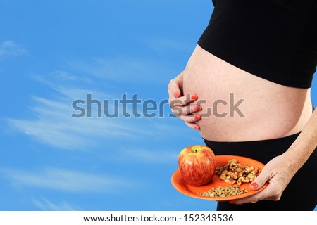 vegan or vegetarian pregnancy with woman holding plate of veggie protein sources
