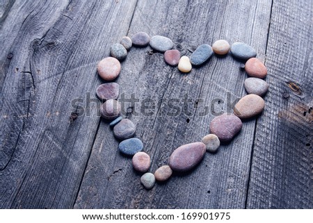 [Obrazek: stock-photo-small-stones-on-wood-heart-s...901975.jpg]