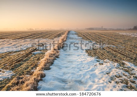 [Obrazek: stock-photo-sunrise-over-winter-field-ru...720676.jpg]