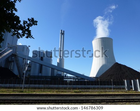 Coal-fired power plant in Hanover, Germany. District heating capacity is a maximum of 425 MW