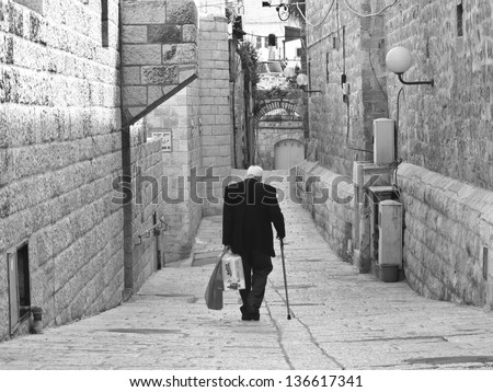 JERUSALEM - MARCH 30: Old jewish man walking on the street to going his home after shopping. March 30, 2013 in Jerusalem, Israel.