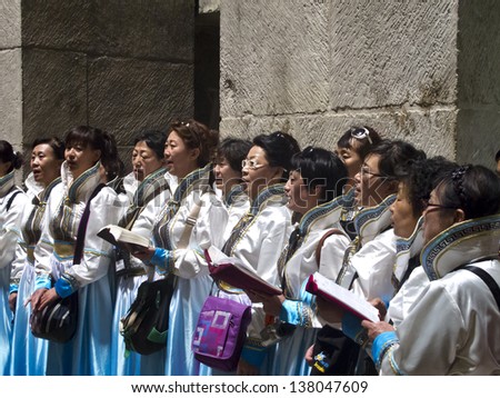 JERUSALEM - MARCH 30: Way of the Cross: Japanese Catholic women sing and pray in to Church of Holy Sepulchre, March 30, 2013 in Jerusalem Old City, Israel.