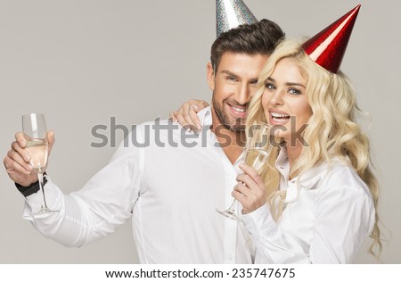Couple celebrating new year\'s eve