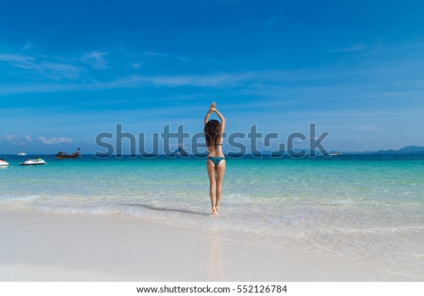 Back View Sexy Woman Bikini On Foto Stok 552126784 Shutterstock