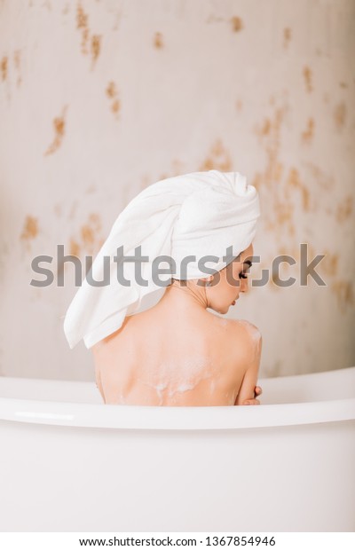 Backside Portrait Naked Female Model Sitting库存照片1367854946 Shutterstock