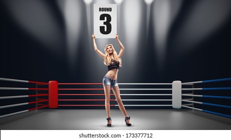 Роскошная блондинка на боксерском ринге без трусиков