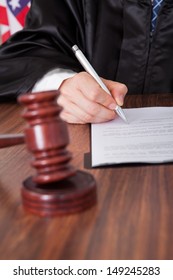 Closeup Male Judge Writing On Paper Foto De Stock Shutterstock