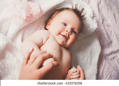 Naked Newborn Baby Sleeping Basket View Stock Photo Edit Now 559491514