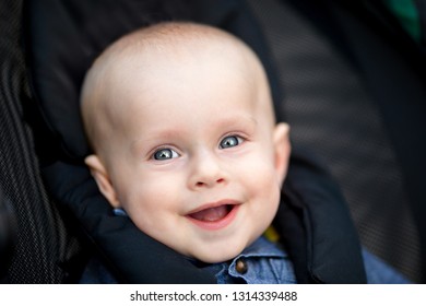 Blue Eyed Naked Baby Lying On Foto De Stock Shutterstock