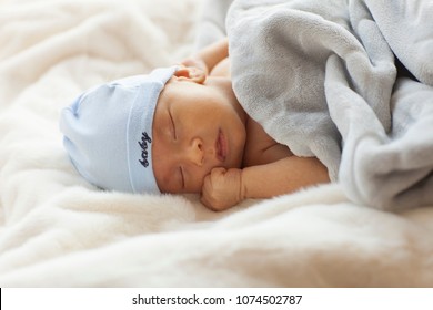 Newborn Naked Baby Crying On Bed Stock Photo Shutterstock