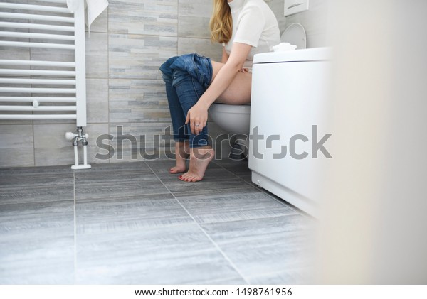 Hot girls farting the toilet images