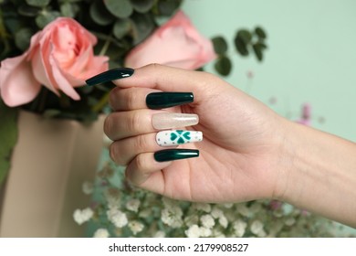 Im Genes De Una Manicura Larga Y Hermosa Con Flores En Los Dedos