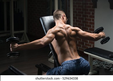 Shirtless Naked Sexy Male Model Sitting Foto Stock