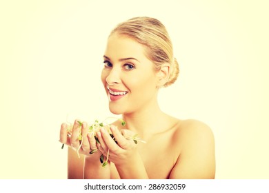 Healthy Nude Woman Holding Cuckooflower Stock Photo 285072113