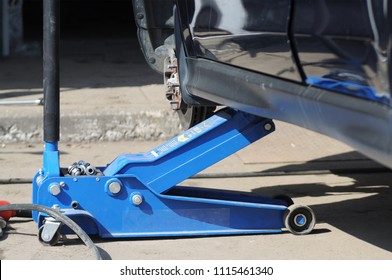 Hydraulic Car Jack Lift Car Change Stock Photo Edit Now 1115461340