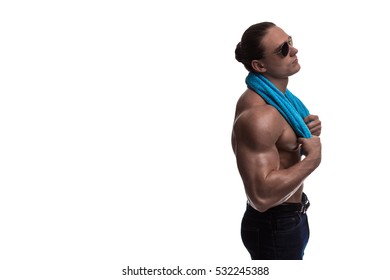 Male Bodybuilder Athlete Naked Torso Towel Foto Stock 532245442