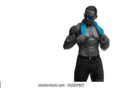 Male Bodybuilder Athlete Naked Torso Towel Foto Stock 532244086