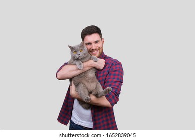 14 052 Man Holding Cat Images Stock Photos Vectors Shutterstock