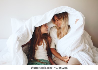 Mom Her Tween Daughter Relaxing Bed Stock Photo 407850286 Shutterstock