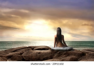 Naked Woman On Stones Sea Foto Stok 23911102 Shutterstock