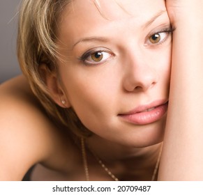 Photo De Stock Portrait Attractive Nude Girl Lying On