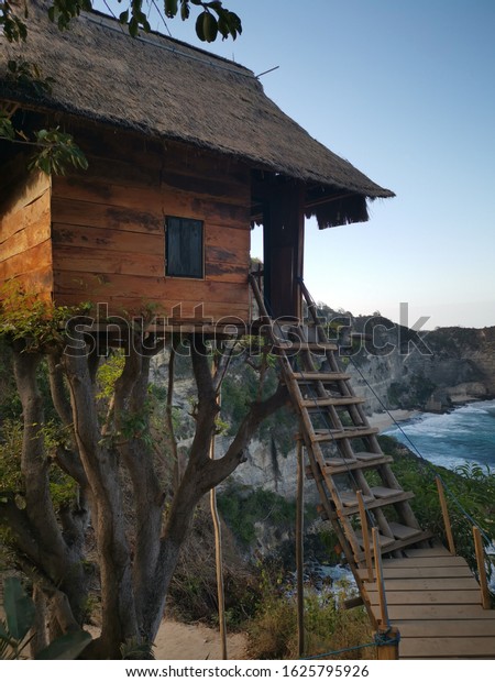 Rumah Pohon Treehouse On Nusa Penida Stock Photo 1625795926 Shutterstock