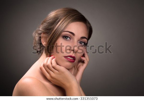 Sexy Beautiful Naked Woman Touching Her Foto Stock 331351073 Shutterstock