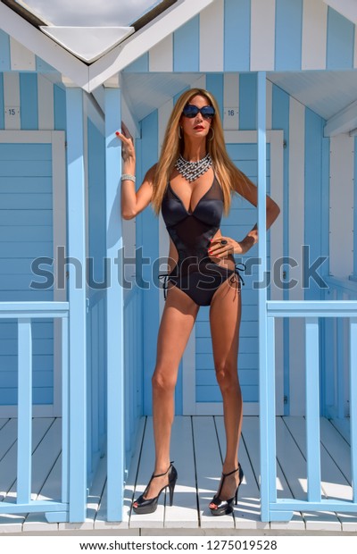 Sexy Blonde Model Black Bikini Foto Stock 1275019528 Shutterstock