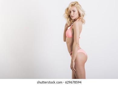 Sexy Blonde Woman Wearing Pink Swimwear Foto Stock Shutterstock