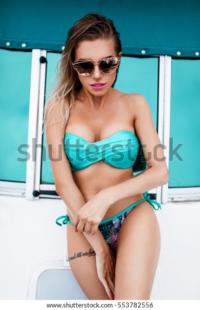 Sexy Girl On Boat Stockfoto Shutterstock