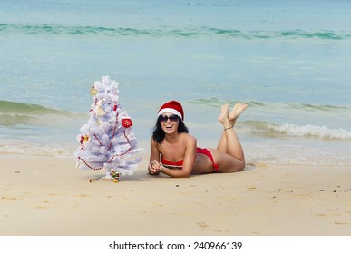 Sexy Girl Santa Bikini On Beach Foto De Stock Editar Ahora 343634663