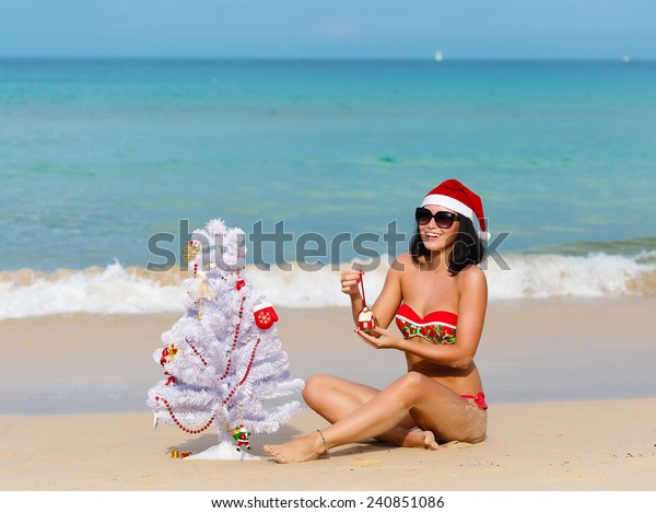 Sexy Girl Santa Bikini On Beach Foto De Stock Shutterstock