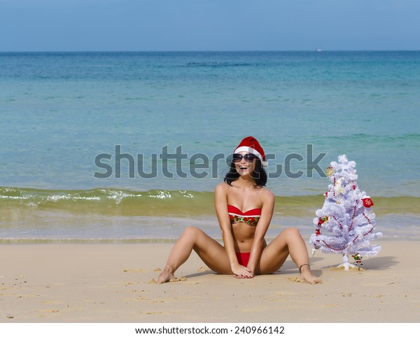 Sexy Girl Santa Bikini On Beach Foto De Stock 240966142 Shutterstock