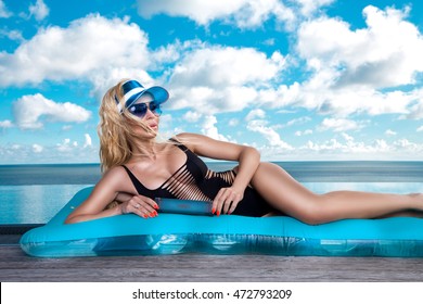 Sexy Woman Elegant Bikini On Suntanned Stock Photo Edit Now 472793233