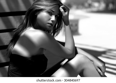 Photo De Stock Vogue Style Photo Sensual Woman Black 304840697