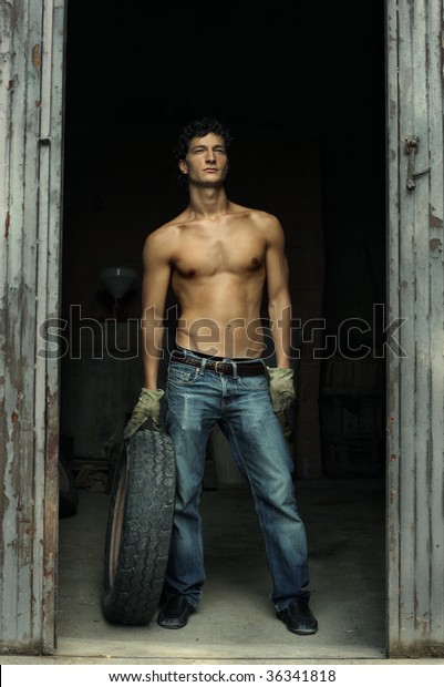 Worker Naked Torso Car Wheel库存照片36341818 Shutterstock