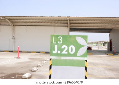 Yia Airport Parking Tempat Parkir Mobil Stock Photo 2196554079