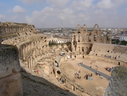 World`s third largest Roman amphitheatre and the best -preserved Roman relic in Africa: El-Jem