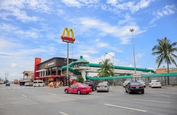 CHACHOENGSAO - AUGUST, 3 : A McDonald's restaurant at Motorway Rest Area in Chachoengsao province,Thailand. It is the restaurant on Bangkok-Pattaya motorway.THAILAND AUGUST,3 2015