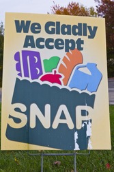 Indianapolis - Circa November 2013: A Sign at a Retailer - We Gladly Accept SNAP