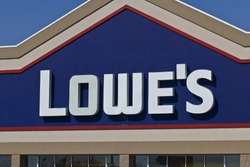 Indianapolis - Circa April 2016: Lowe's Home Improvement Warehouse. Lowe'??s Helps Customers Improve the Places They Call Home I