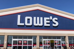 Kokomo - Circa August 2017: Lowe's Home Improvement Warehouse. Lowes operates retail home improvement and appliance stores in North America