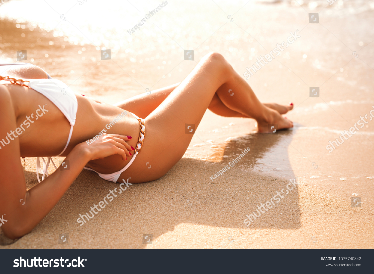 Sexy Woman Bikini Lying On Beach Foto Stok Shutterstock