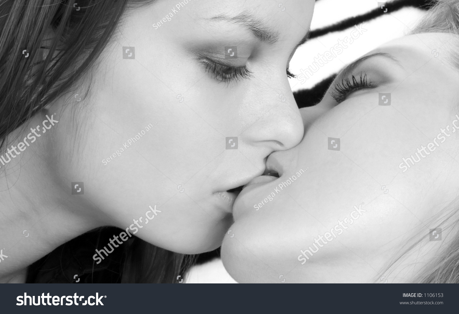 Lesbian are kissing