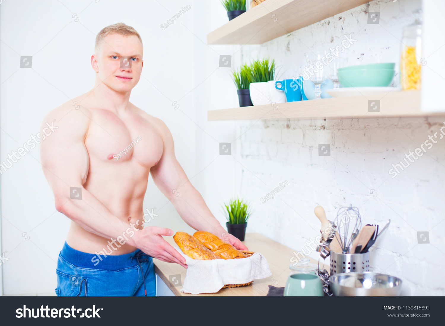 Muscular Man Naked Torso Kitchen Bread库存照片1139815892 Shutterstock