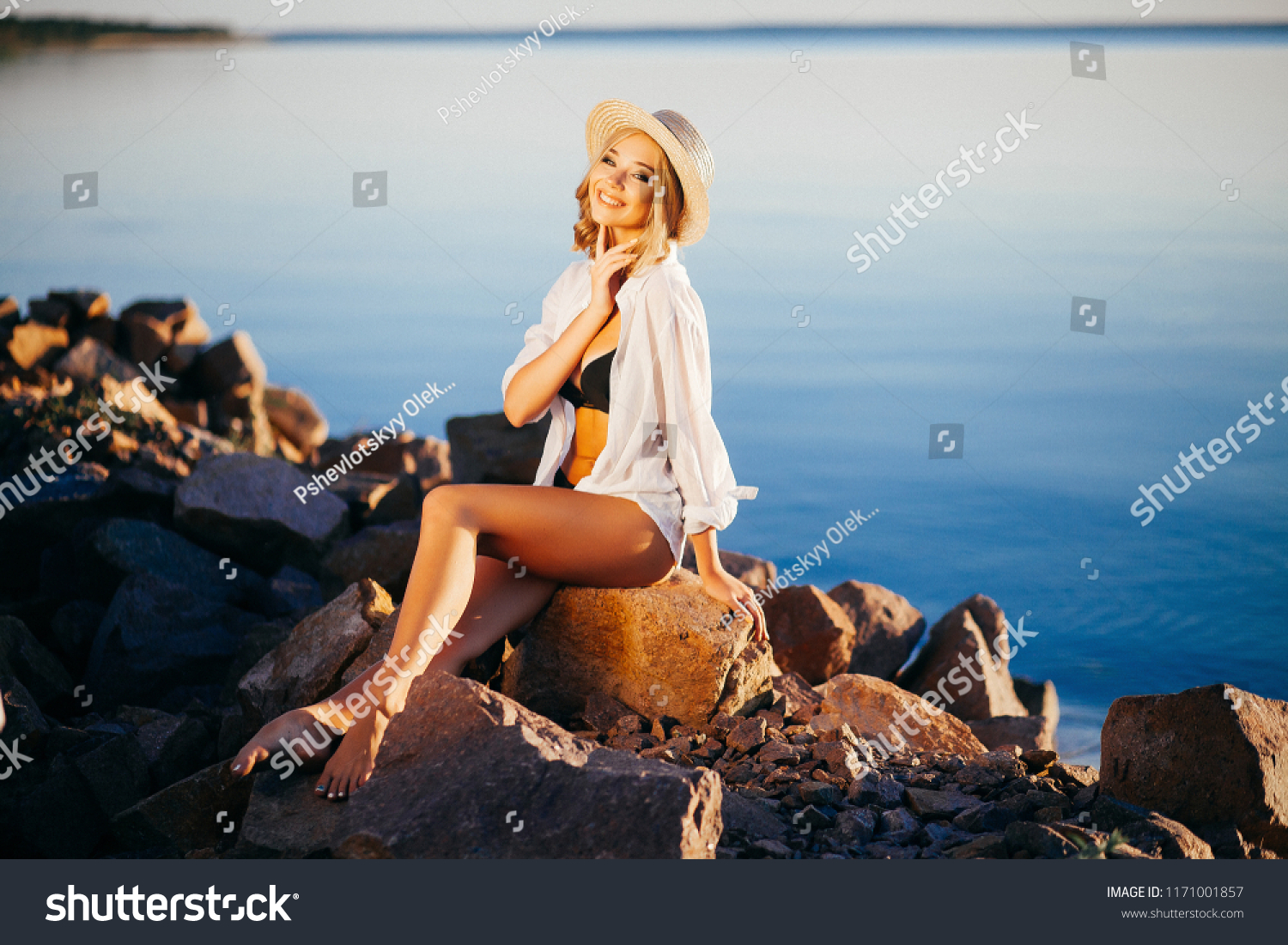 Sexy Girl White Shirt Posing On Foto Stok 1171001857 Shutterstock