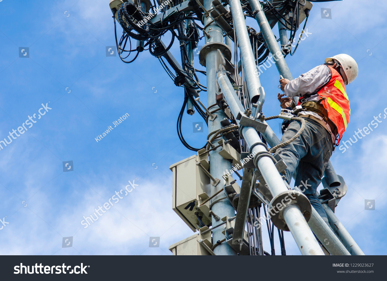 15 650 Telecommunications Worker Images Stock Photos Vectors