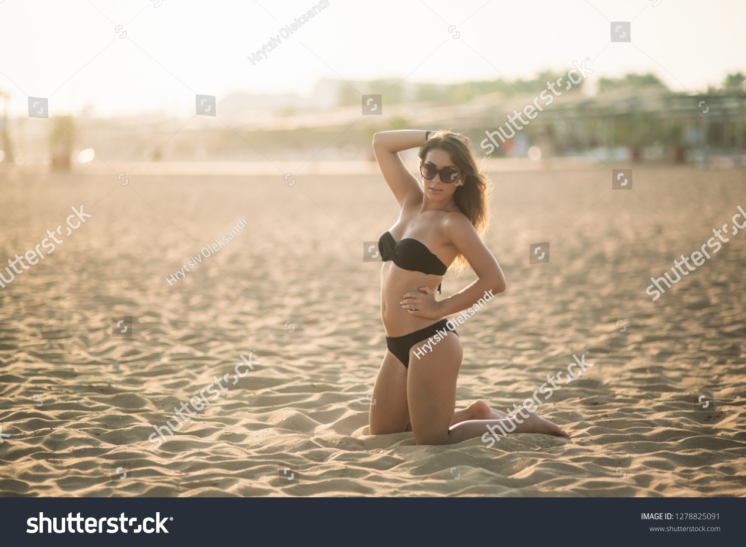Sexy Lady Bikini Sunbathing On Sandy Foto Stok Shutterstock