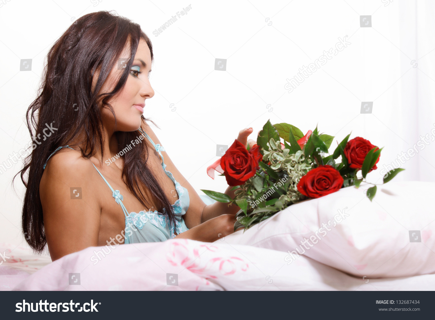 Beautiful Sexy Woman Lying On Bed Foto De Stock Shutterstock