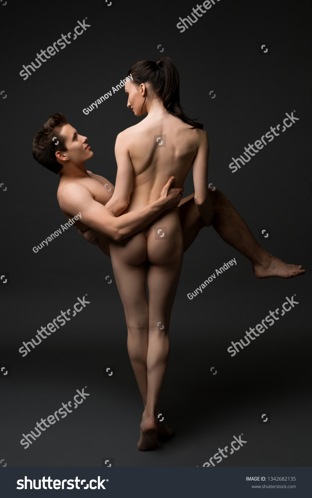 Nude Woman Carrying Nude Man Her Foto Stock Shutterstock My Xxx Hot Girl